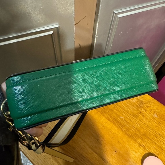 Marc Jacobs Stylish Cream and Black Crossbody Bag - Picture 4 of 14